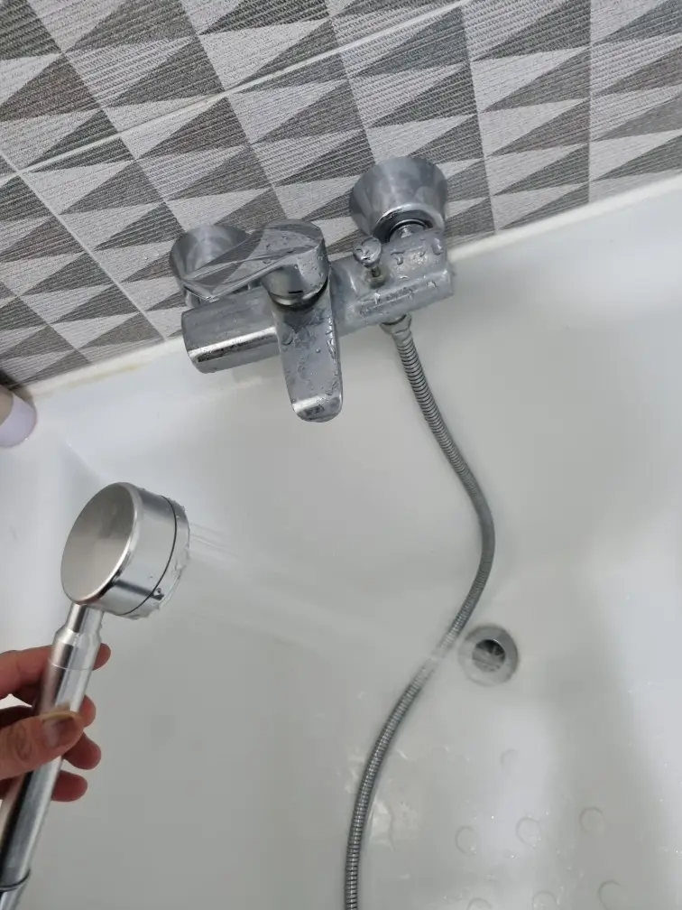 욕조 샤워기 교환 1